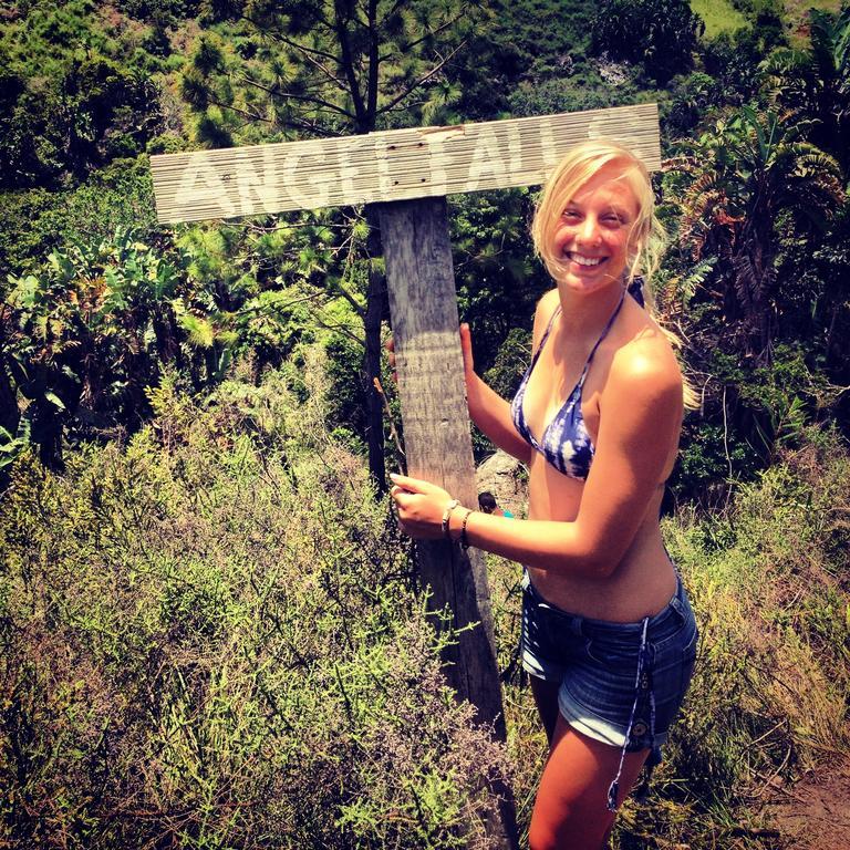 Port Saint Johnʼs Jungle Monkey Backpackers旅舍 外观 照片